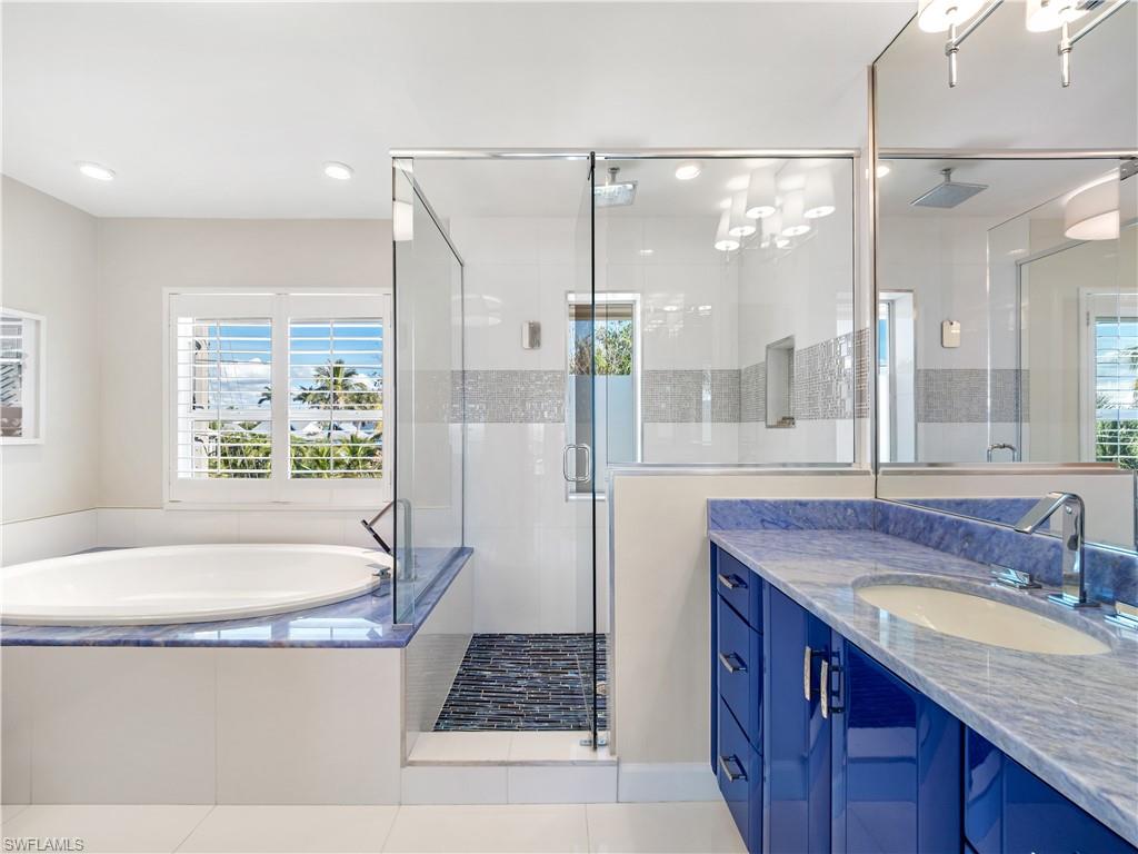 SUNSET CAPTIVA - Residential