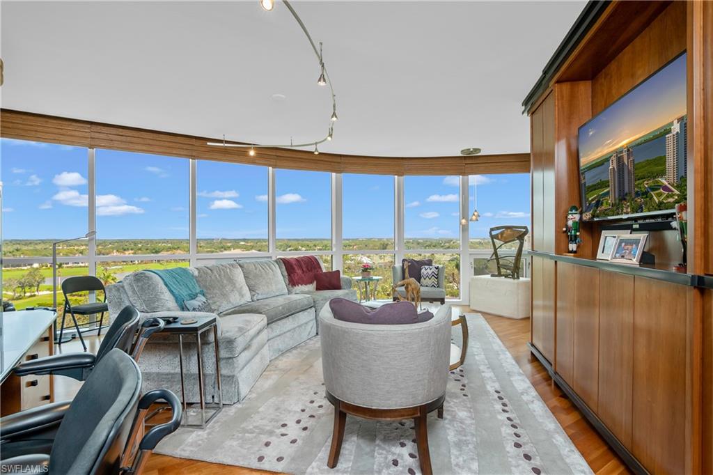 ESTANCIA - Residential