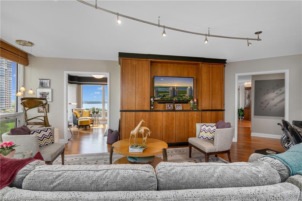 ESTANCIA - Residential