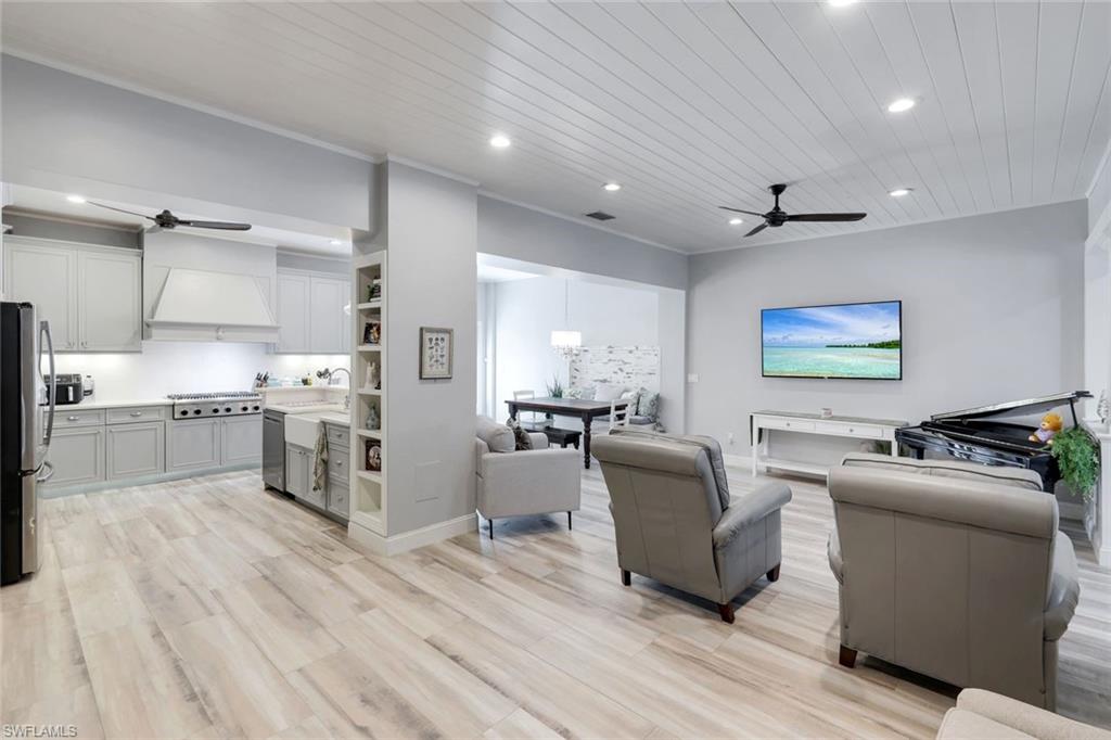 SUN COAST ACRES - Residential