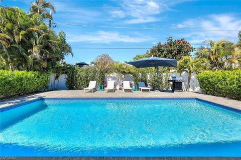 761 99th AVE N NAPLES FL 34108