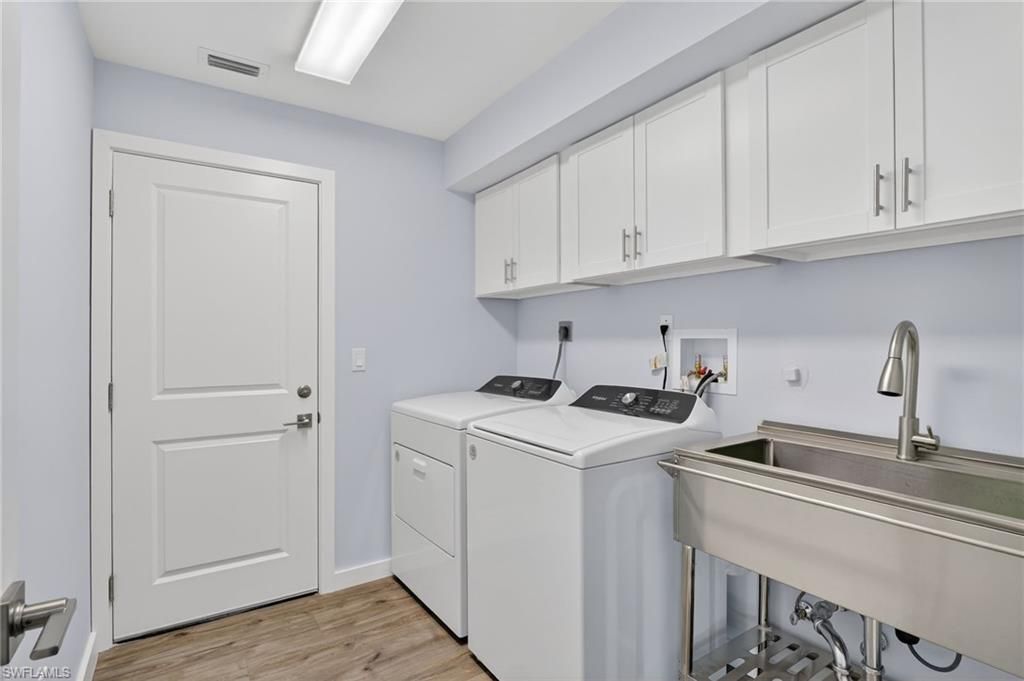 Photo of 5191 Sunbury CT, NAPLES, FL 34104 (MLS # 225083061)