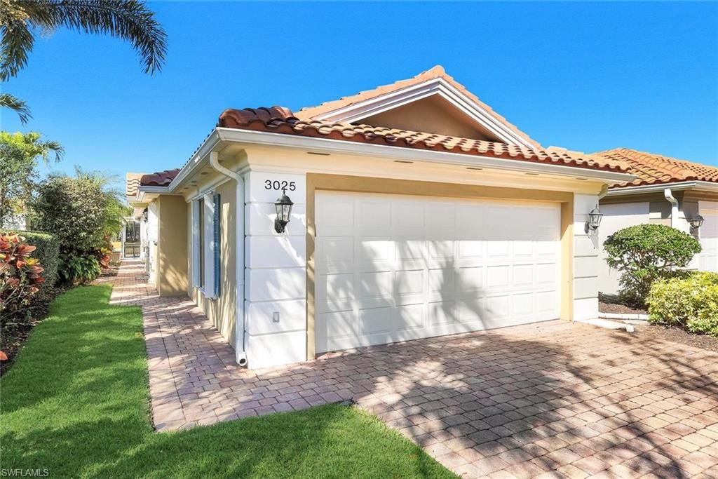 Photo of 3025 Futuna LN, NAPLES, FL 34119 (MLS # 226006270)