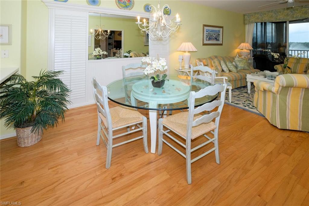 SUTTON WALK - Residential