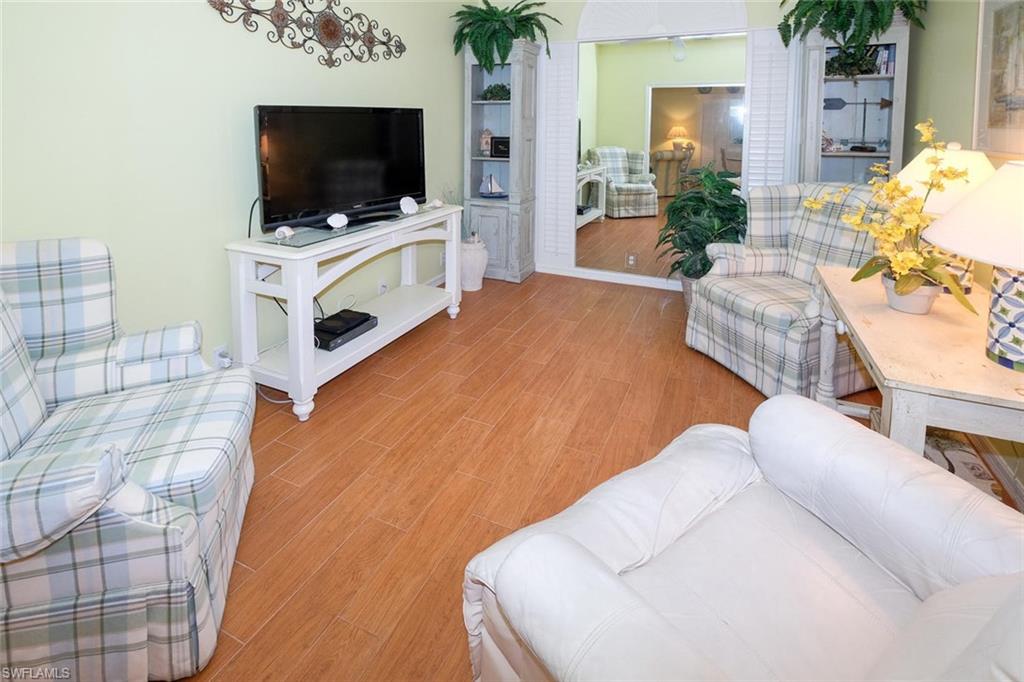 SUTTON WALK - Residential