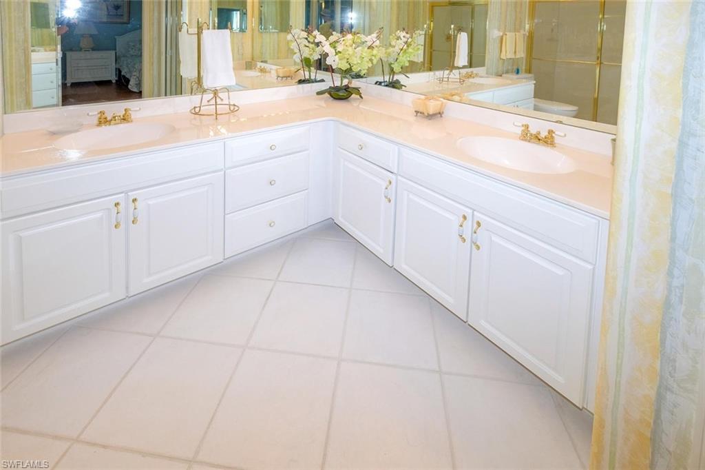 SUTTON WALK - Residential