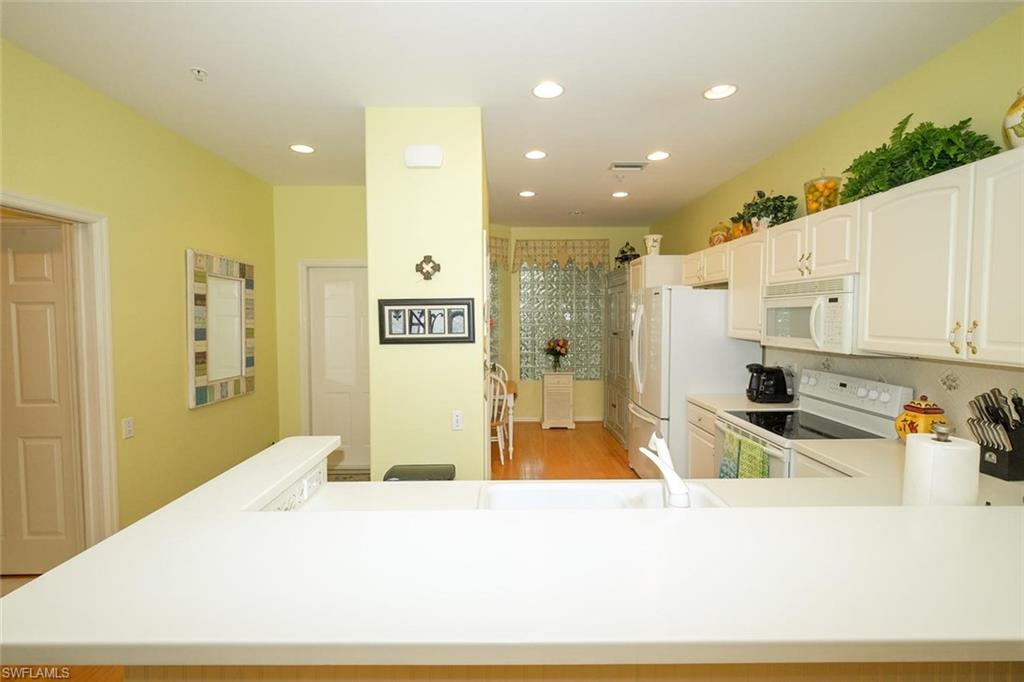 SUTTON WALK - Residential