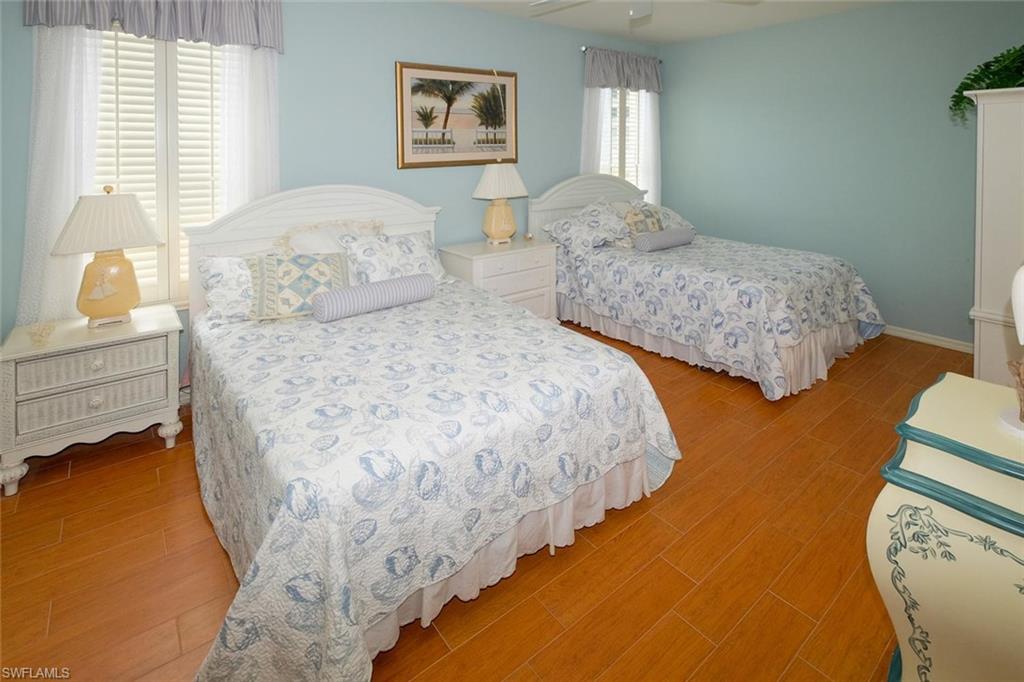 SUTTON WALK - Residential