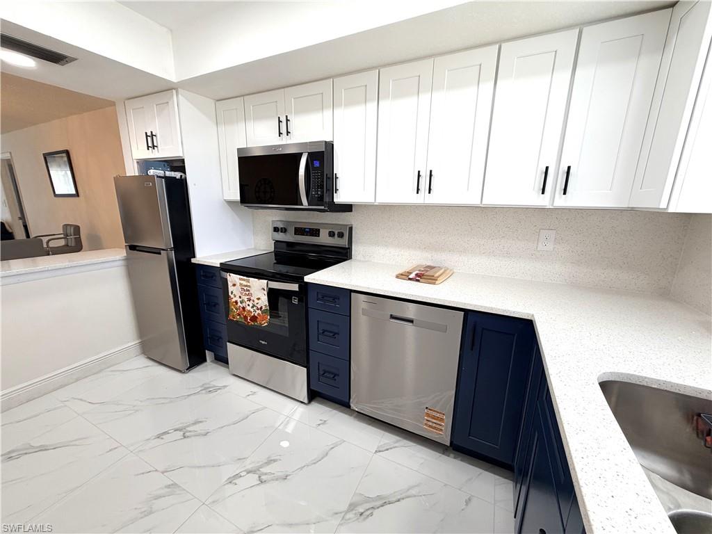 FOXMOOR CONDO II - Residential Lease