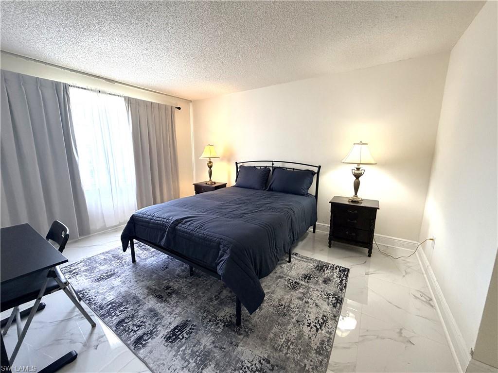 FOXMOOR CONDO II - Residential Lease