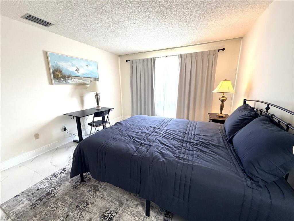 FOXMOOR CONDO II - Residential Lease