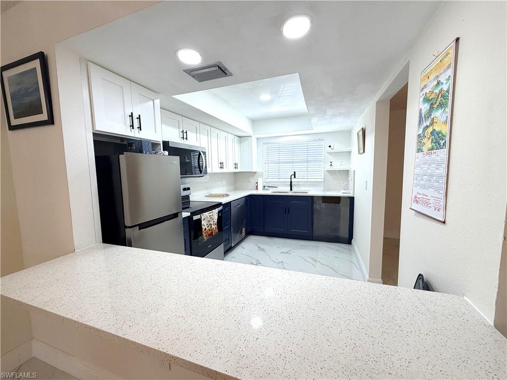 FOXMOOR CONDO II - Residential Lease