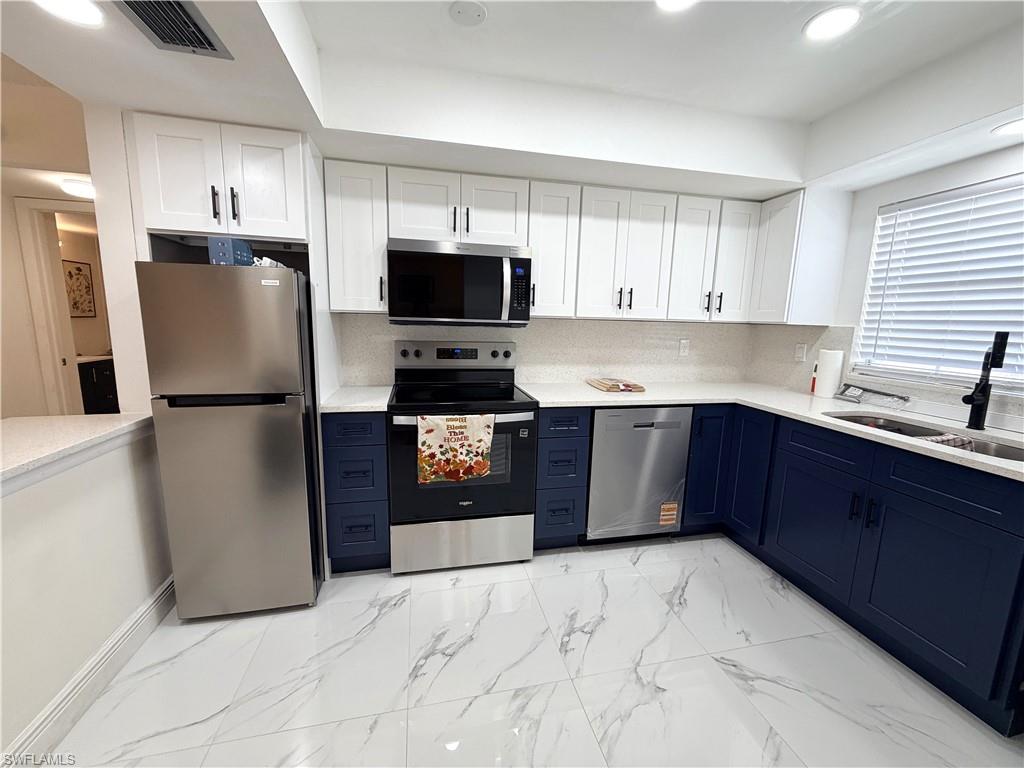 FOXMOOR CONDO II - Residential Lease