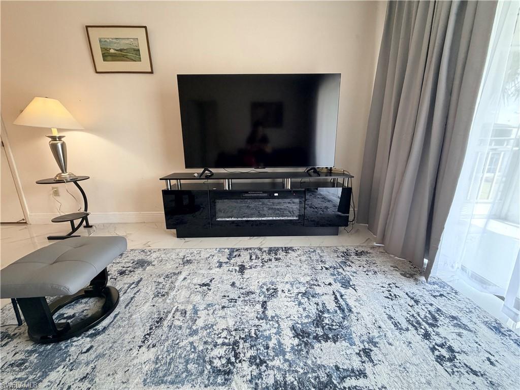 FOXMOOR CONDO II - Residential Lease