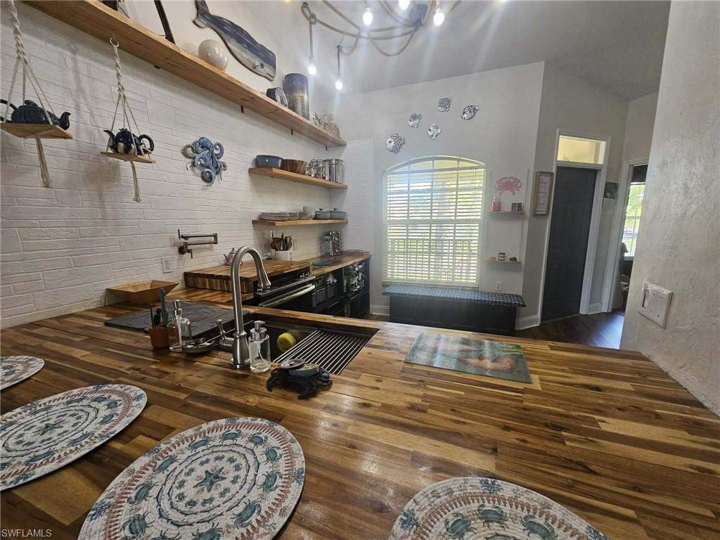 SUNSET CAY VILLAS - Residential