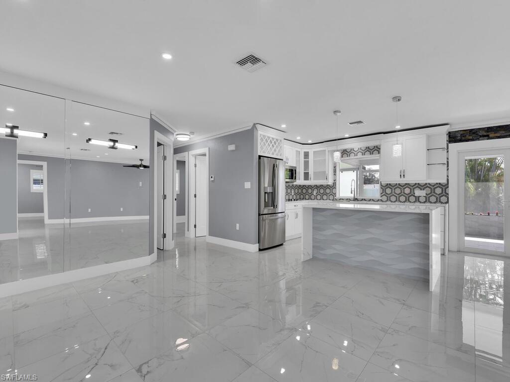 GOLDEN GATE CITY - Residential