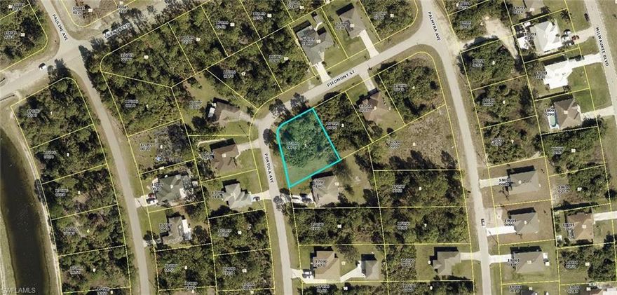 Oversized corner lot in desirable neighborhood. Nicely paved street. Minutes to SR 82 and I-75.