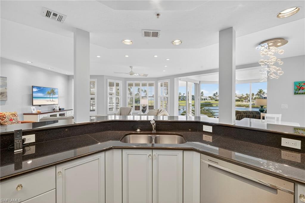 LAND'S END - Residential