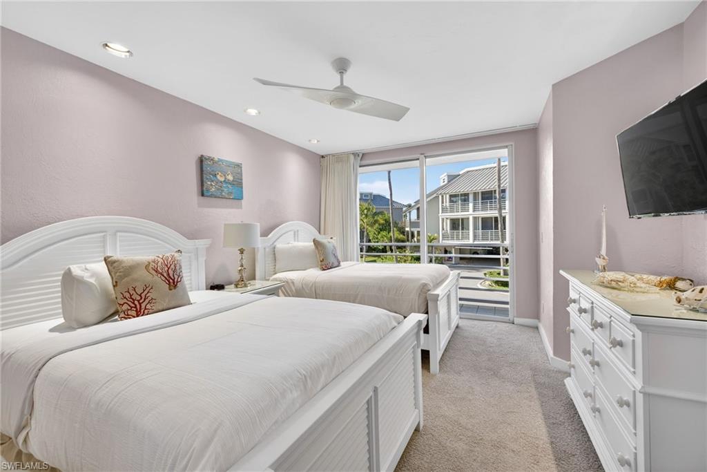 LAND'S END - Residential