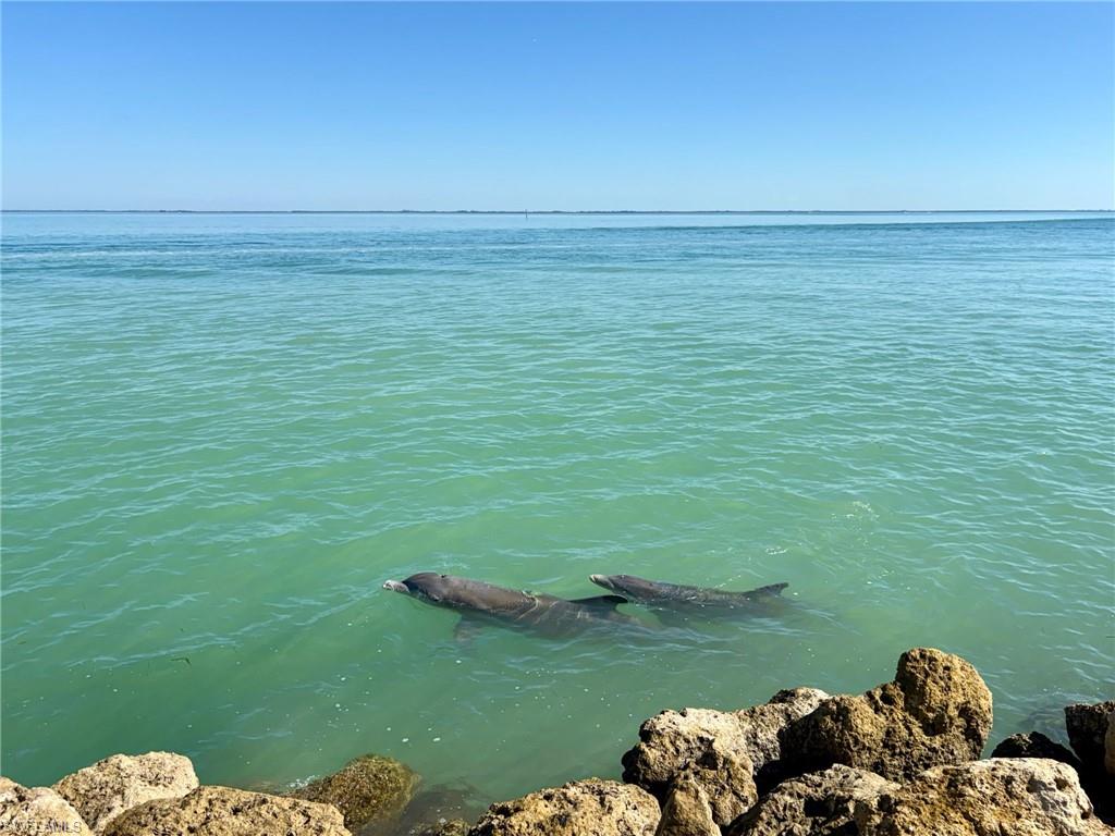 LAND'S END - Residential