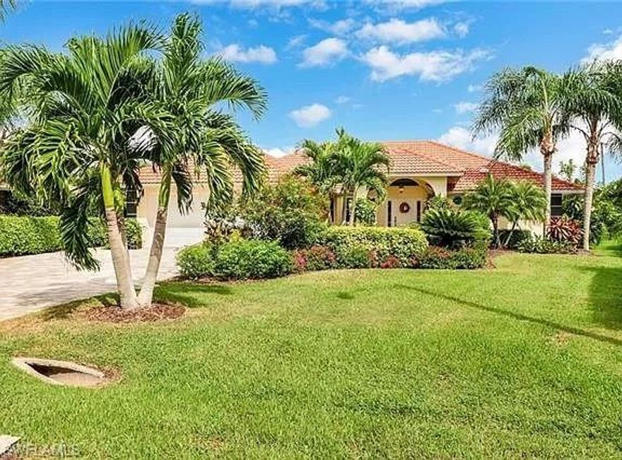 Beautiful private pool home close to downtown and the beaches.
