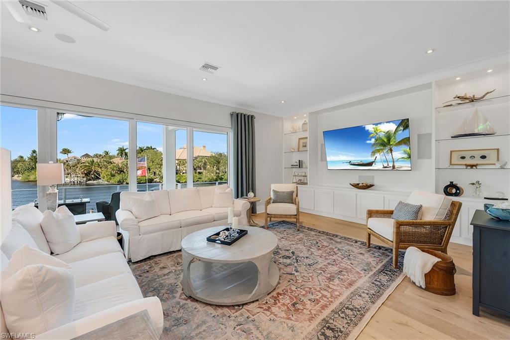 IMPERIAL SHORES - Residential