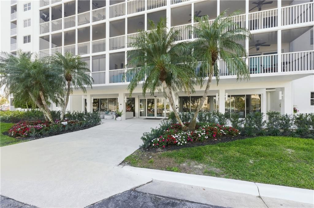 Photo of 1 Bluebill AVE #605, NAPLES, FL 34108 (MLS # 226010947)