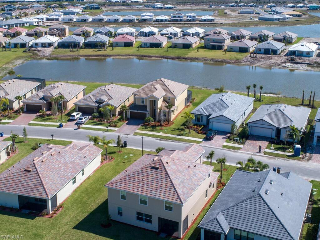 HAMPTON LAKES - Residential
