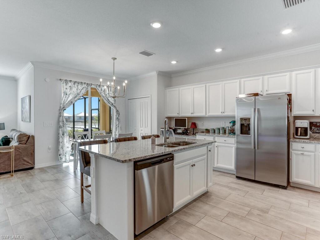 HAMPTON LAKES - Residential