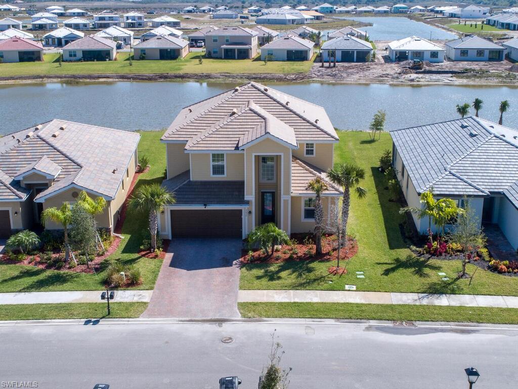 HAMPTON LAKES - Residential