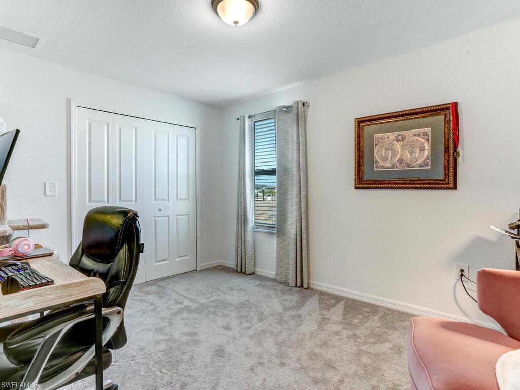 HAMPTON LAKES - Residential