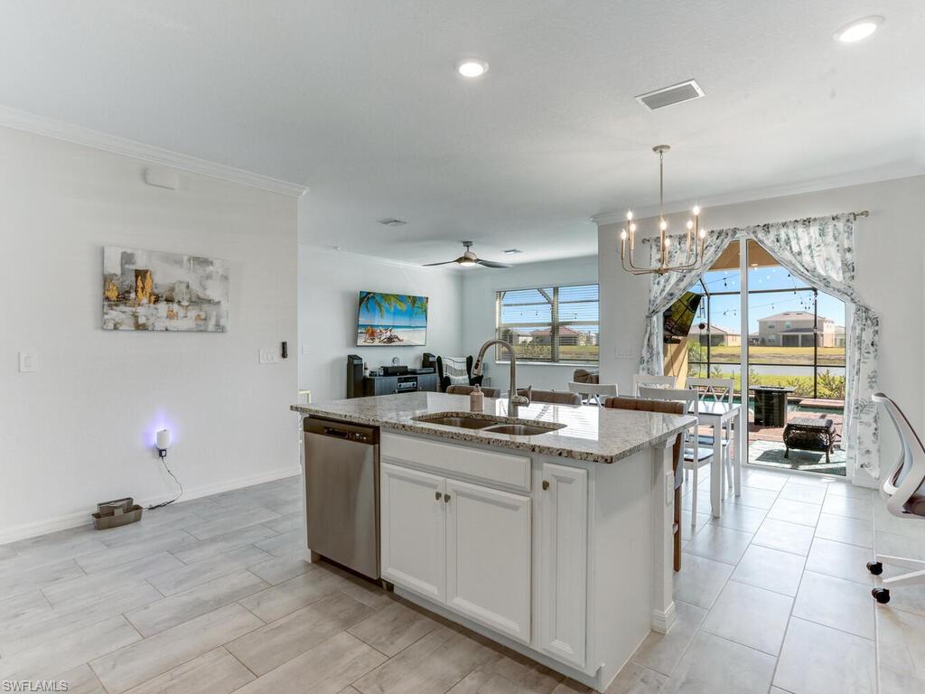 HAMPTON LAKES - Residential