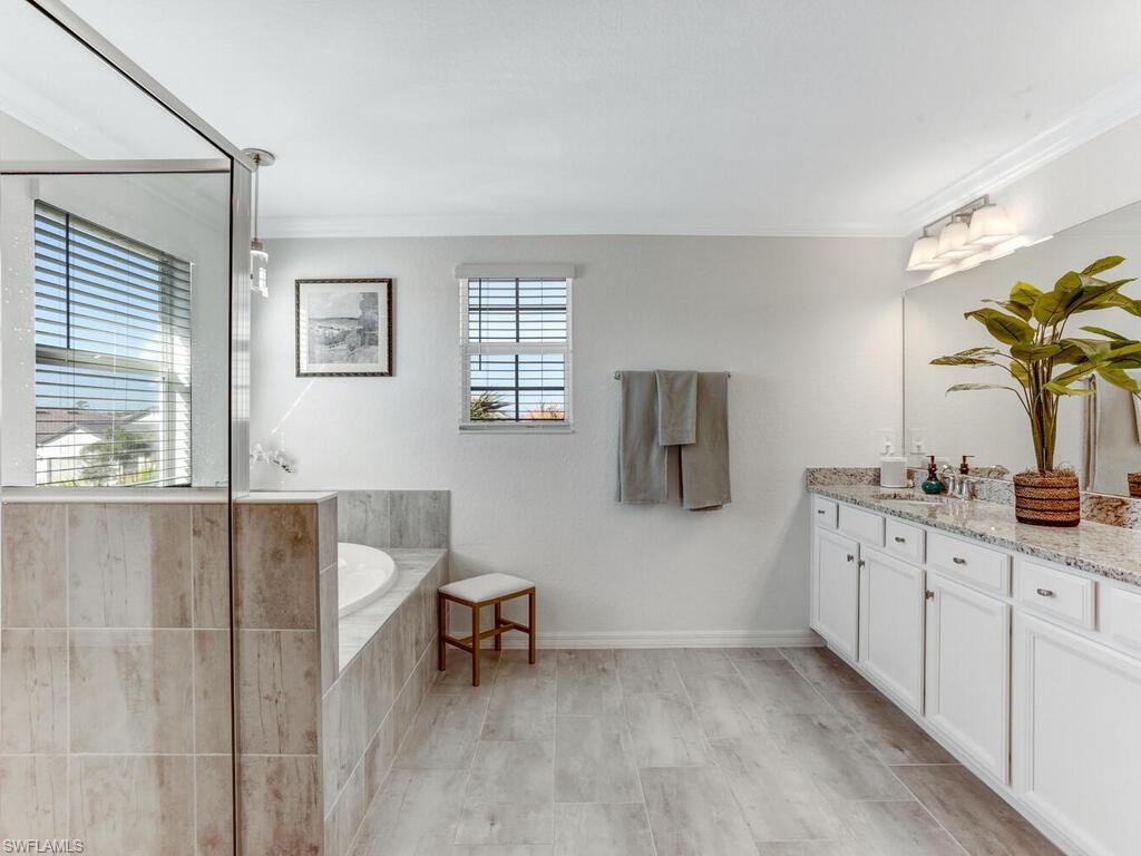 HAMPTON LAKES - Residential