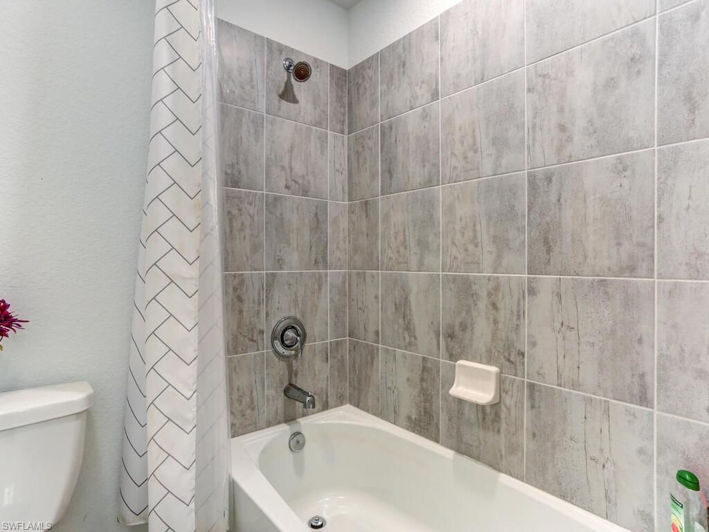 HAMPTON LAKES - Residential