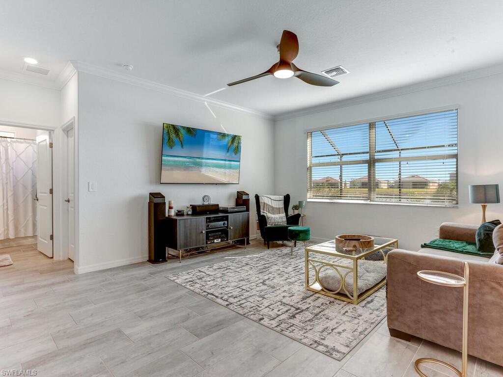 HAMPTON LAKES - Residential