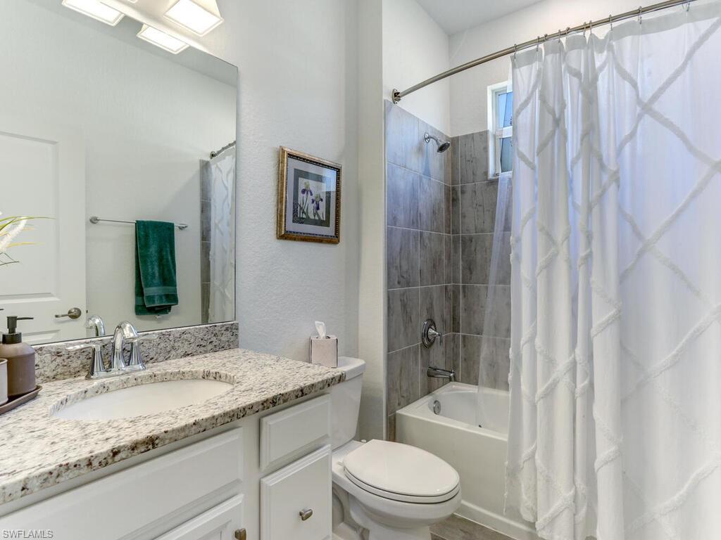 HAMPTON LAKES - Residential