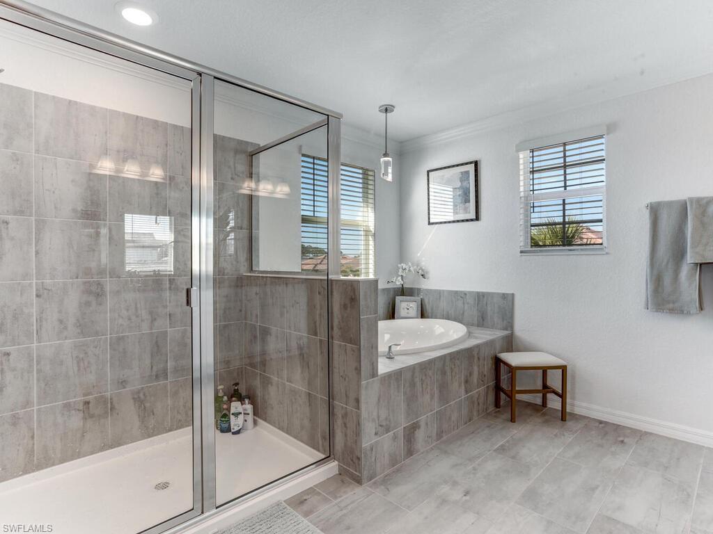 HAMPTON LAKES - Residential