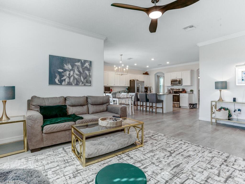 HAMPTON LAKES - Residential