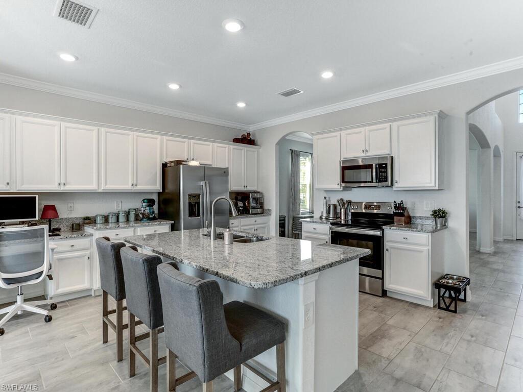 HAMPTON LAKES - Residential