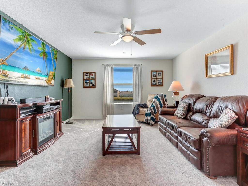 HAMPTON LAKES - Residential