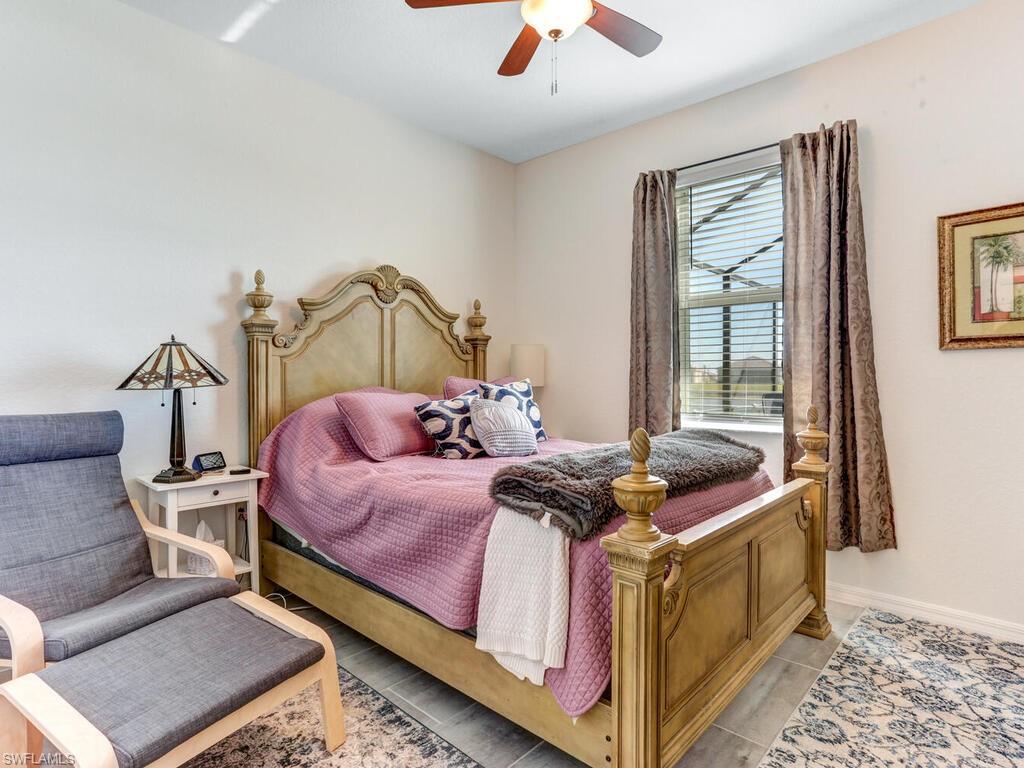 HAMPTON LAKES - Residential