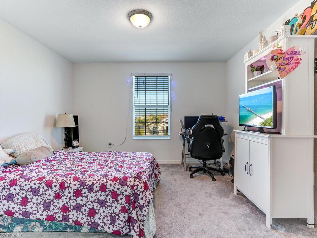 HAMPTON LAKES - Residential