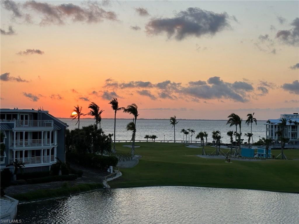 1656 Lands End Village