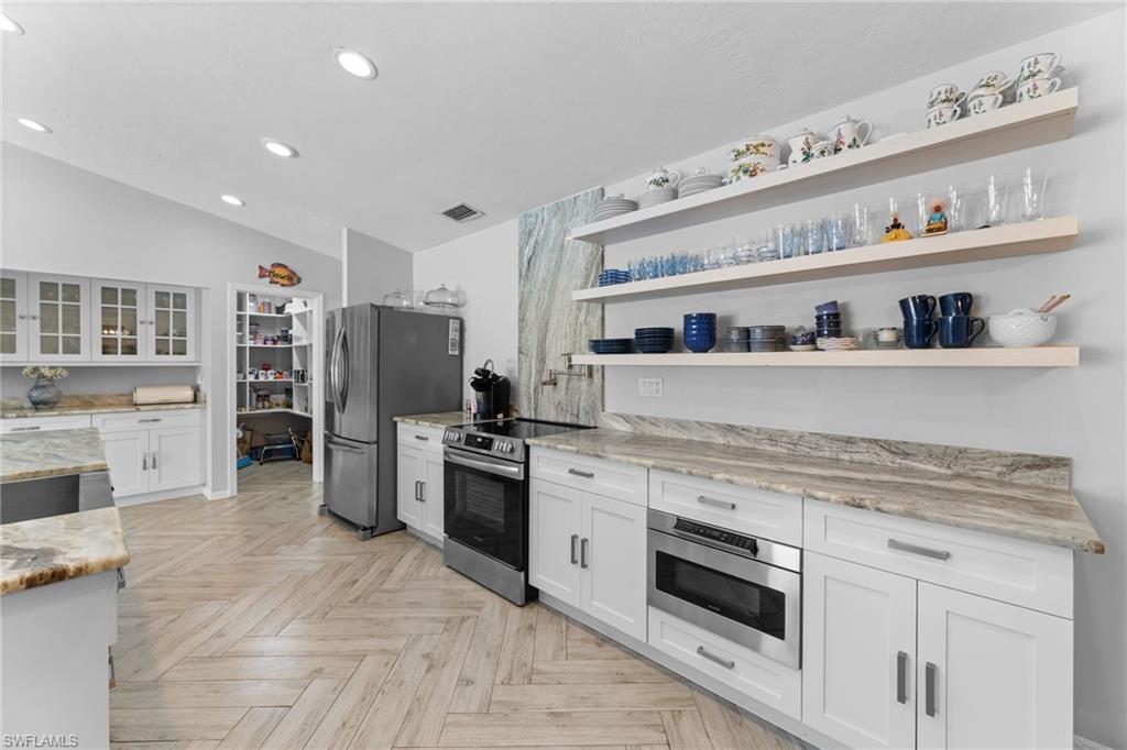 PINEWOODS - Residential Lease