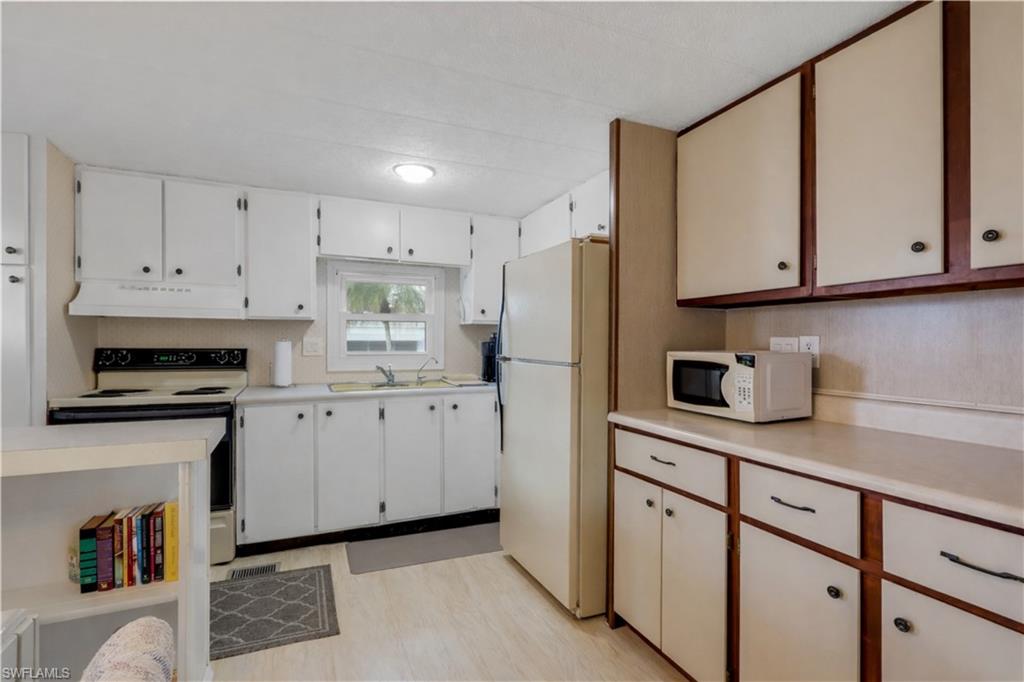 CARRIAGE VILLAGE - Residential