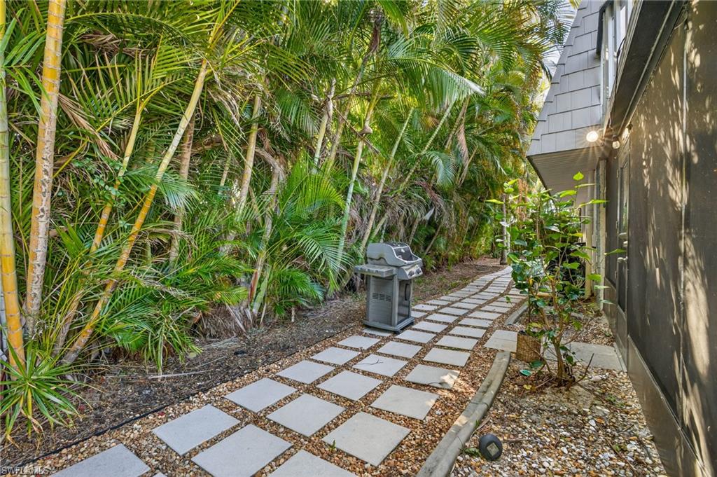 AMBERWOOD LAKE CONDO - Residential