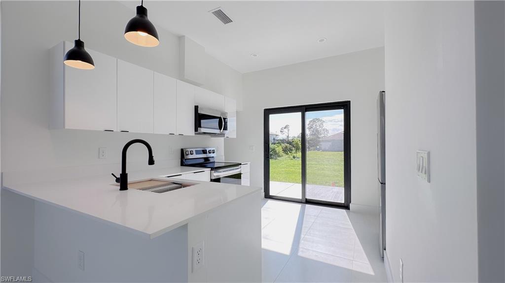 MIRROR LAKES - Residential