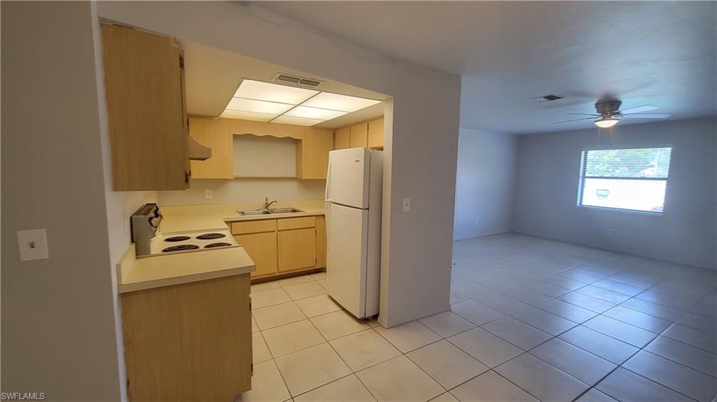 SUNNY PALMS WEST - Residential