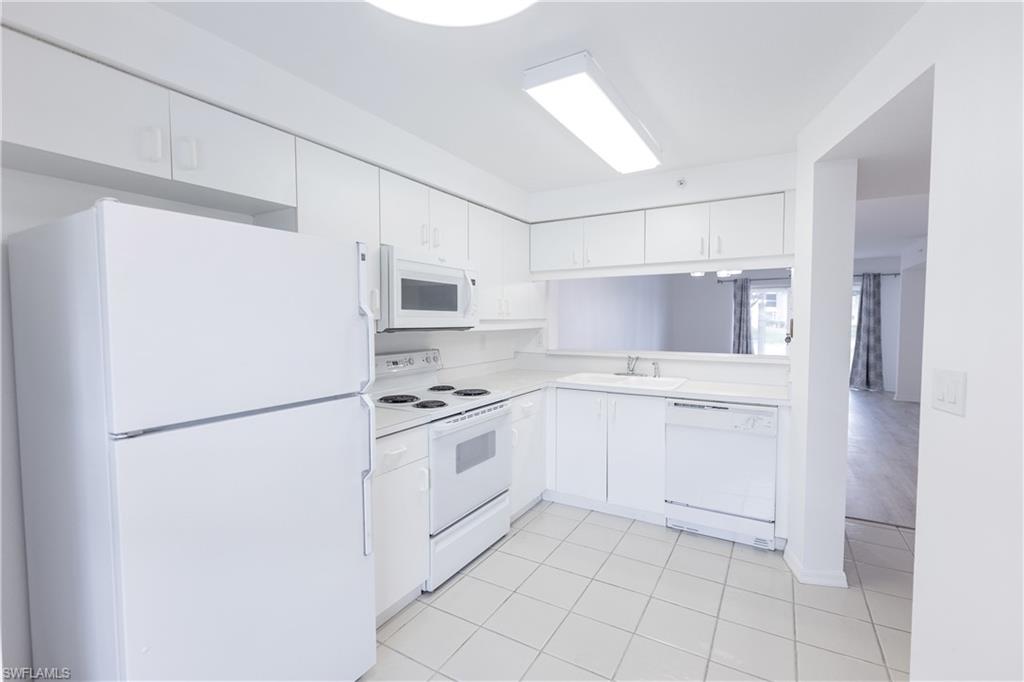 HUNTINGTON LAKES - Residential Lease