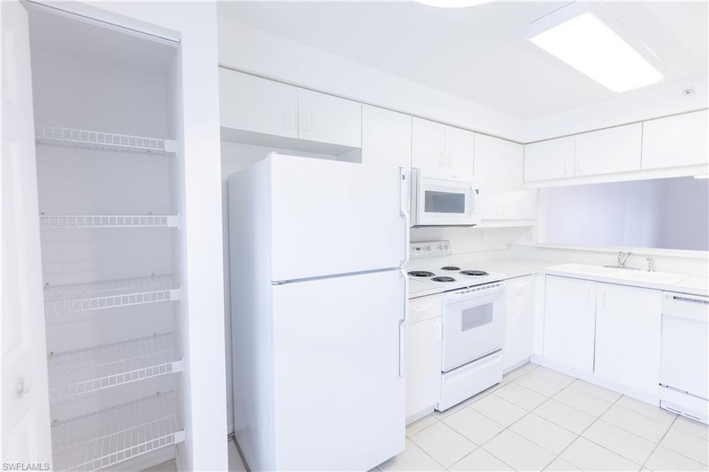 HUNTINGTON LAKES - Residential Lease